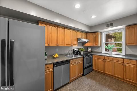 8543 Bradford Rd #9-4, Silver Spring, MD 20901 photo 11