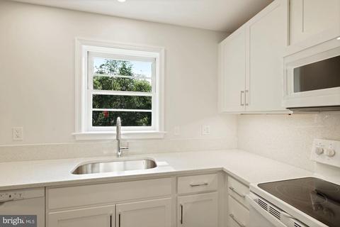 12801 Meadowood Dr, Silver Spring, MD 20904 photo 4
