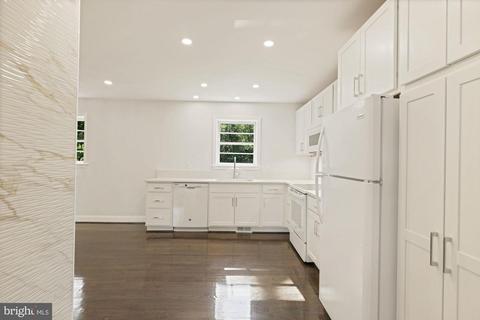 12801 Meadowood Dr, Silver Spring, MD 20904 photo 5