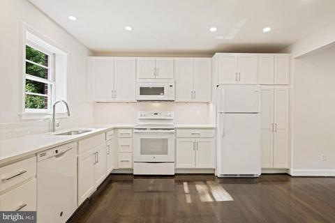 12801 Meadowood Dr, Silver Spring, MD 20904 photo 2