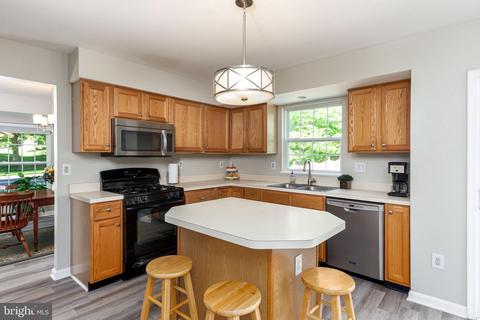 5716 Parkway Dr, Laurel, MD 20707 photo 6