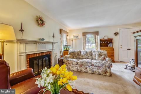 1021 Forest Glen Rd, Silver Spring, MD 20901 photo 4