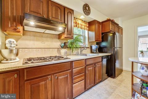 1021 Forest Glen Rd, Silver Spring, MD 20901 photo 8