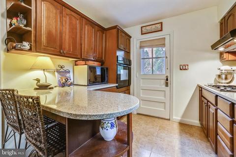 1021 Forest Glen Rd, Silver Spring, MD 20901 photo 9