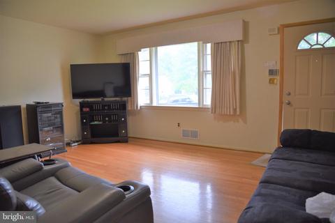 7213 Sunrise Dr, Lanham, MD 20706 photo 8
