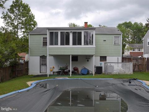 7213 Sunrise Dr, Lanham, MD 20706 photo 3