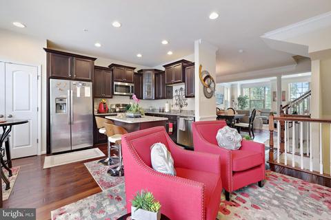 9020 Ruby Lockhart Blvd, Lanham, MD 20706 photo 3