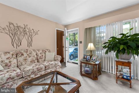 7541 Newberry Ln, Lanham, MD 20706 photo 4