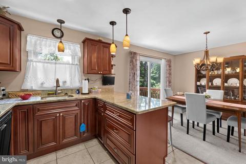 7541 Newberry Ln, Lanham, MD 20706 photo 13