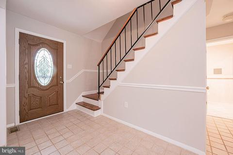 12401 Silverbirch Ln, Laurel, MD 20708 photo 2