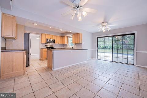 12401 Silverbirch Ln, Laurel, MD 20708 photo 14