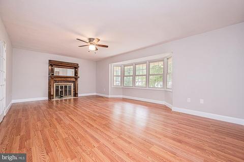 12401 Silverbirch Ln, Laurel, MD 20708 photo 3