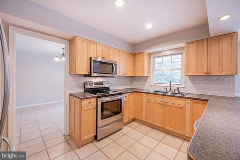 12401 Silverbirch Ln, Laurel, MD 20708 photo 11