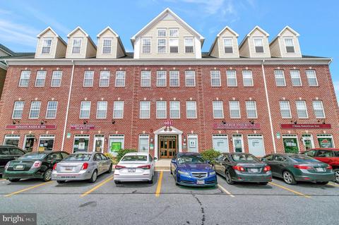 601 7th St #403, Laurel, MD 20707 photo 1