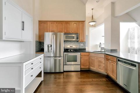 601 7th St #403, Laurel, MD 20707 photo 3