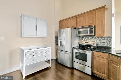 601 7th St #403, Laurel, MD 20707 photo 5