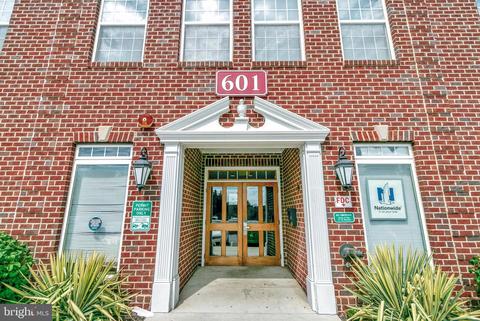 601 7th St #403, Laurel, MD 20707 photo 2