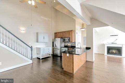 601 7th St #403, Laurel, MD 20707 photo 4
