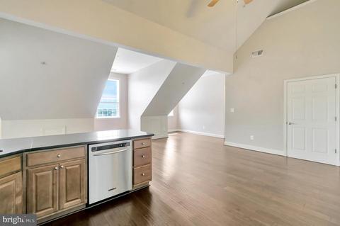 601 7th St #403, Laurel, MD 20707 photo 7