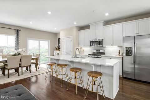 102 Hawlings River Rd, Laurel, MD 20708 photo 4
