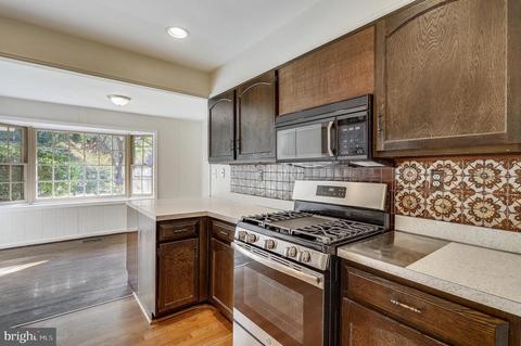 7004 Kingfisher Ln, Lanham, MD 20706 photo 8