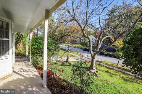 7004 Kingfisher Ln, Lanham, MD 20706 photo 3