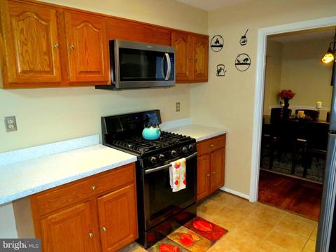 8409 Margo Rd, Lanham, MD 20706 photo 4