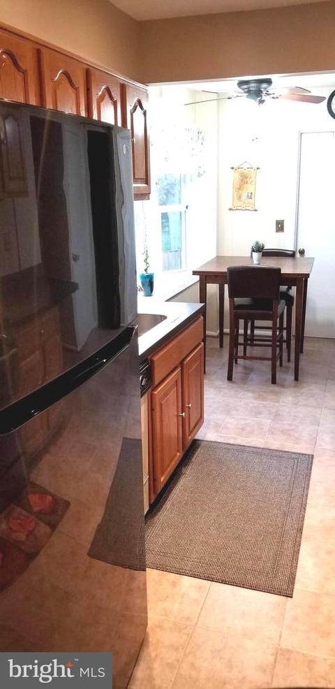 8409 Margo Rd, Lanham, MD 20706 photo 3