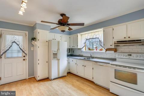 11814 Randy Ln, Laurel, MD 20708 photo 2