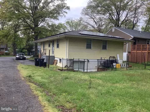 5517 Center Ave, Lanham, MD 20706 photo 2