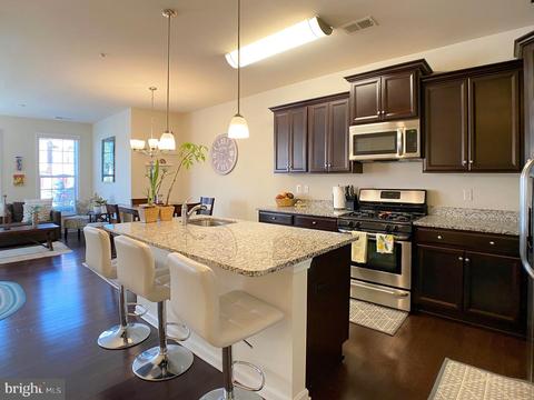 9401 Geaton Park Pl, Lanham, MD 20706 photo 2