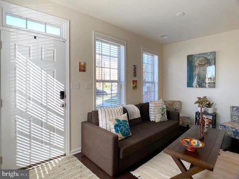 9401 Geaton Park Pl, Lanham, MD 20706 photo 3
