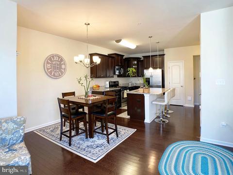 9401 Geaton Park Pl, Lanham, MD 20706 photo 4