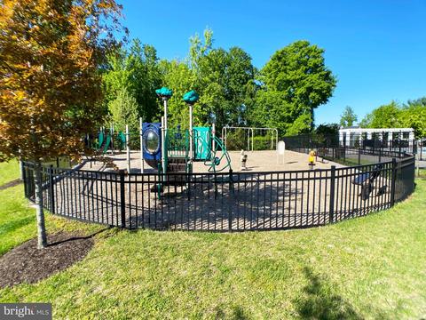 9401 Geaton Park Pl, Lanham, MD 20706 photo 24