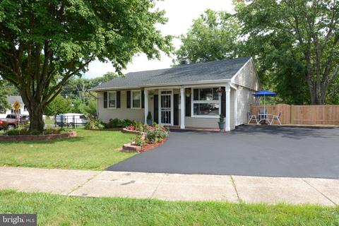 9413 Wyatt Dr, Lanham, MD 20706 photo 2