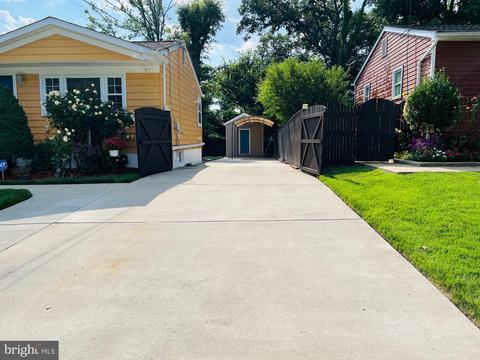 9112 Kinzer St, Lanham, MD 20706 photo 3