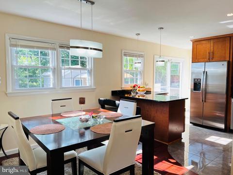 9112 Kinzer St, Lanham, MD 20706 photo 8