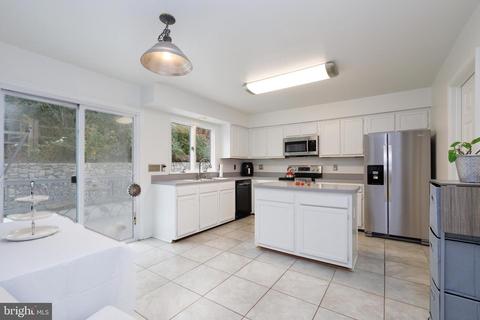 8807 Bovelder Dr, Laurel, MD 20708 photo 17