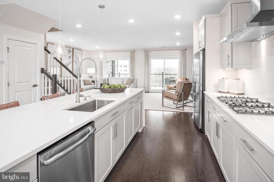  10814 Presidential Pkwy #F, Marlboro, MD 20772 photo 2