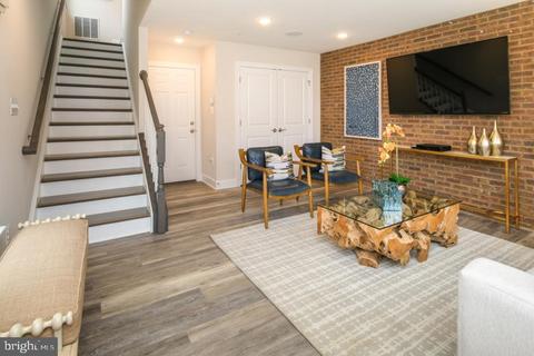 6712 Belcrest Rd, Hyattsville, MD 20782