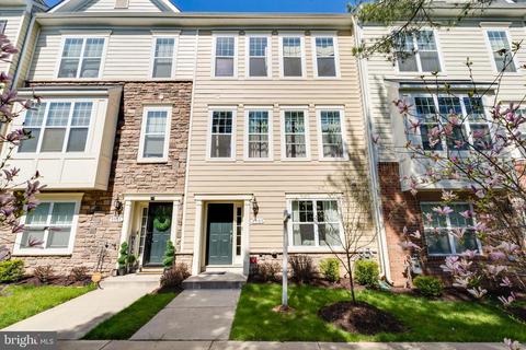 9903 Wood Edge Way, Lanham, MD 20706