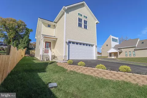 900 Cedar Heights Dr, Capitol Heights, MD 20743