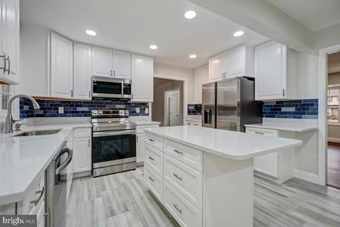 8807 Gramercy Ln, Laurel, MD 20708 photo 9