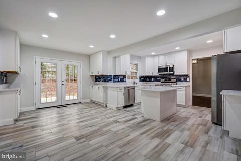 8807 Gramercy Ln, Laurel, MD 20708 photo 10