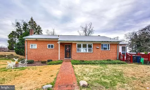 1900 Deerfield Ct, Oxon Hill, MD 20745