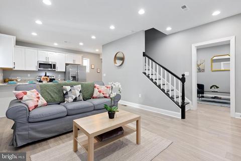 5004 Emo St, Capitol Heights, MD 20743