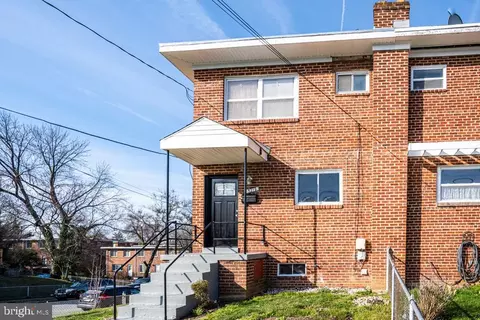 5219 Deal Dr, Oxon Hill, MD 20745
