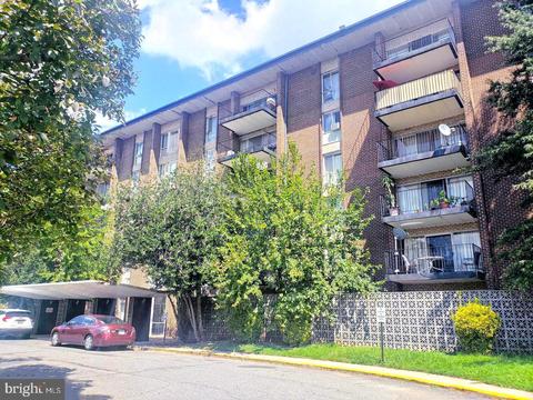 6011 Emerson St #414, Bladensburg, MD 20710