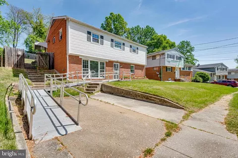 7418 Dominion Dr, Oxon Hill, MD 20745