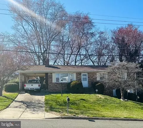 6613 Summerhill Rd, Temple Hills, MD 20748